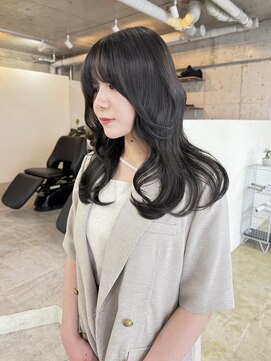 ロニ(LONI) ダークグレージュヘアー