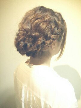 キプフェル (kipfel.) 編みこみアレンジ