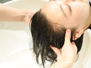 ヘアアンドビューティー ストーリア(hair&beauty STORIA)の写真/血行促進/リラックス効果。髪も心も癒される―。[STORIA]オリジナルの炭酸スパと炭酸頭浴で素髪体験。
