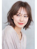 エース (ACE) スモーキーベージュ×外ハネスタイリング