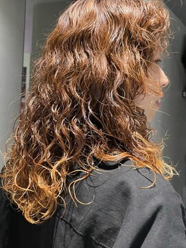 グミ(gumi) *gumi*似合わせ×くせ毛を活かしたパーマ