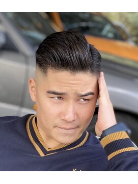 ピシャッとニ代目銀二郎 スキンフェードカット【広島/理容室/バーバー】