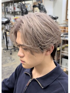 リヴ オオサカ(LIV OSAKA) ホワイトベージュ センターパート ウルフ メンズブリーチ