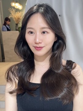 ティア(Tia.) （かきあげヘア/韓国人風/大人ヘア/小顔/くびれ）