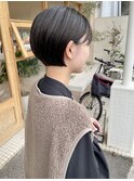 ショートボブ/黒髪/流しバング/耳掛け/切りっぱなし/前髪カット
