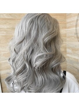 ヴィー ヘアー ファッション バー(VII hair.fashion.bar) ホワイトカラー