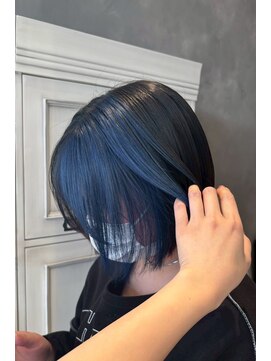 エスケープ トゥ ボナ(ESCAPE to bona.) モードでかっこよく決める◎切りっぱなしボブ/ショート