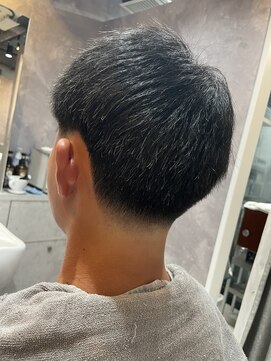 メグロバーバーショップロッポンギ 目黒六(MEGURO BARBER SHOP 6PPONGI) テーパーフェード