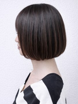 ウォーターリリー 川西店(Water Lily) 後ろ姿まで美しい丸みシルエットの上品ボブ