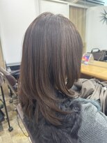 ルーツ(Roots)&nbsp;レイヤーの入ったミディアムスタイル