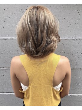 アローラ 三軒茶屋(Allora) ハイトーン×ミディアムボブ