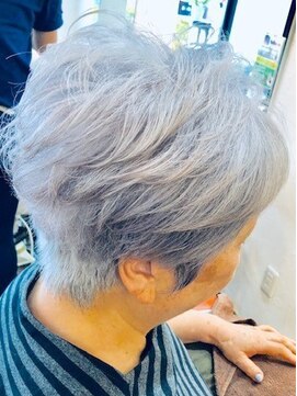 サロン ド ルイス 坂戸店(SALON DO LUIS) グレイカラーを活かすショートレイヤー
