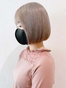 アイティーバイアルバム 松戸店(IT by ALBUM) ミニボブホワイトシルバー_くびれヘアビタミンカラー_ba341821
