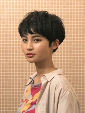 ビュートリアム 福岡(BEAUTRIUM) シンプルで大人可愛い耳出しマッシュショート