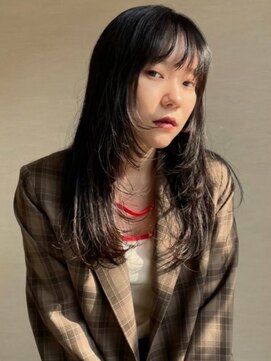 トナリ(tonari) 黒髪 ロングレイヤー クール【鹿児島中央駅】