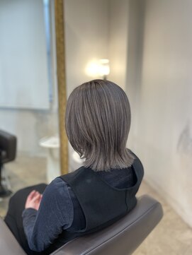 ヘアサロン リボーン(Hair salon Reborn) シルバーベージュ×ウルフ