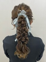 ソリン(Solin')&nbsp;ツイン編みおろしポニー