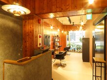 オンザベース(on the BASE)の雰囲気(柔らかい光が差し込む落ち着いた空間)