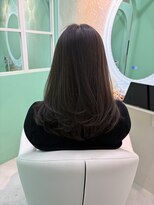 エラ(Ella) アッシュブラウン×レイヤーカット