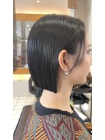 シエル ドゥ サワ(ciel de SAWA) 耳かけぱつっとボブ ダークカラー×艶感で後ろ姿に存在感