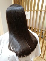 ラテラル(lateral)&nbsp;まとまり感で魅せるロングヘア