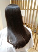 まとまり感で魅せるロングヘア
