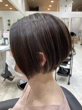 ゼル イオンタウン名西(ZELE) 前下がりショートボブ