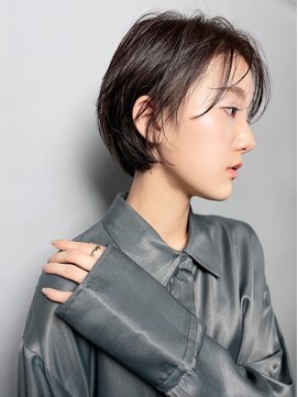 ラグゼ(Luxe) 耳かけショート×大人ヘア【Luxe 高橋あや】