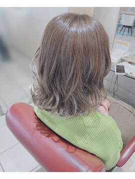 エム インターナショナル 春日部本店(EMU international) ハイライトたっぷりのベージュカラー