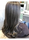 巻きVerとストレートVer、どちらでもかっこいいハイライトヘア