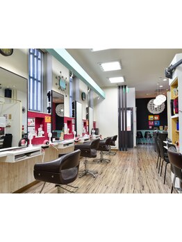 【白髪染め専門店】常に綺麗でいたい女性を応援！お買い物帰りなど、いつでもお気軽にご来店ください♪