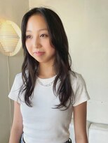 タヴィ(Tavi)&nbsp;ナチュラルウェーブのロングレイヤー/レイヤーカット/顔周り