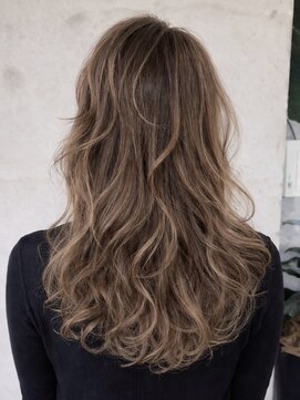 キリ 逗子(kiri) 逗子葉山デザインカラーハイライトケアブリーチ白髪ぼかし波巻き