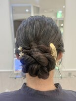 オフ(off)&nbsp;結婚式お呼ばれヘア・上品シニヨンアレンジ