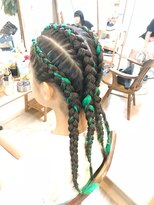 ロカット サロン(Roquat Salon)&nbsp;グリーンエクステ入りコーンロウ【ヘアアレンジ　立川/立川南】