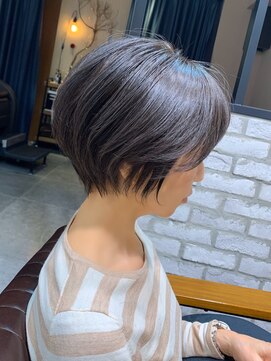 アヴァロン(AVALON) 30、40代にオススメ!丸みが可愛いシンプルショート×イルミナ