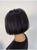 ダークトーンアッシュグレージュの前下がりボブ