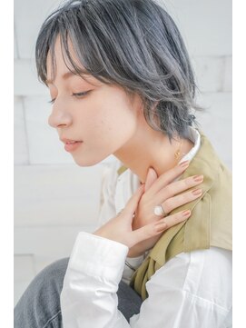 ブロンド 町田(BLONDE) グレイアッシュ_束感ショート_ブルーグレージュ2