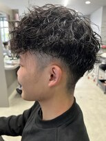 リット×ベリエ(Lit.×belier)&nbsp;鹿児島波巻きパーマツイストスパイラルパーマセンターパート30代