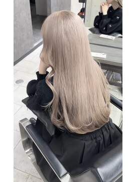 クヴェルアンドコー(Kvell&Co.) ハイトーンミルクティーカラー　心斎橋・南船場