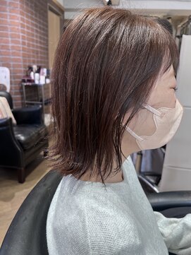 肩につく長さの前下がりボブを外はね仕上げ　archive垂水