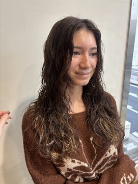バディヘア ルーツ(BUDDY HAIR ROOTS) ロングレイヤーパーマ