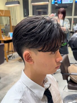メンズヘアフェイス(Men's hair FACE。) 刈り上げセンターパート/フェザーパーマ/メンズパーマ