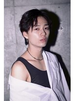 クロムトウキョウ ザ バーバー ネオン 新宿店(CHROM TOKYO the Barber ne/on) センターパート×フェザーパーマ
