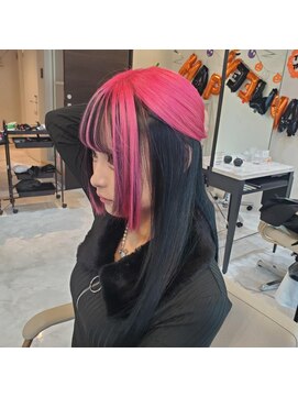 フェイブ(Fave) ピンク×ブラックのデザインカラー