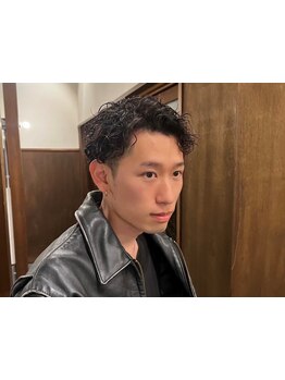 骨格、髪質はもちろん、全身、ライフスタイルなどに寄り添ったカウンセリングで似合うヘアスタイルをご提案
