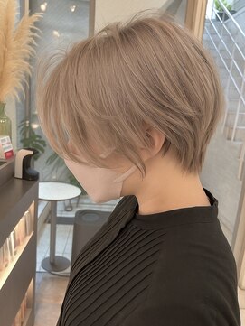 ロコスピアーズ(ROCO SPEARZ) シルキーグレージュ　ミルクティー　ショート　ブリーチ