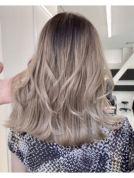 アライブ キチジョウジ(ALIVE Kichijoji) エアータッチバレイヤージュ白髪ぼかし/ケアブリーチハイライト