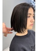 モードヘア/黒髪ショートボブスタイル/新宿駅