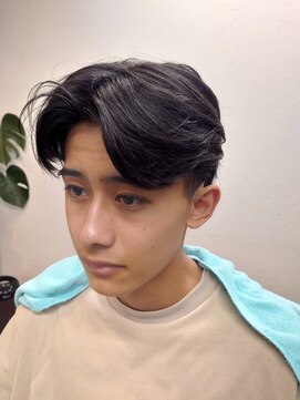 ヘアーカットデザインサロン スマッシュ 田町店(Hair cut design salon Smash) センターパート ト ショートマッシュ ツーブロック フェード